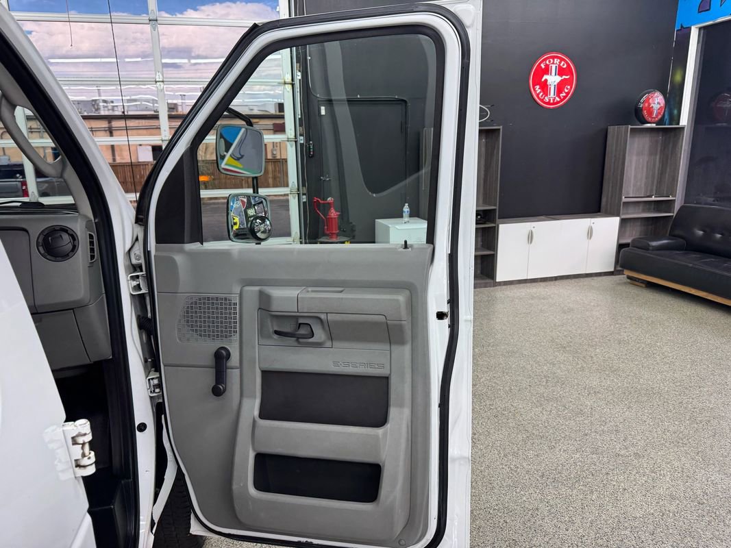 Used 2014 Ford E-350 and Econoline 350 Extended Super Duty image 14