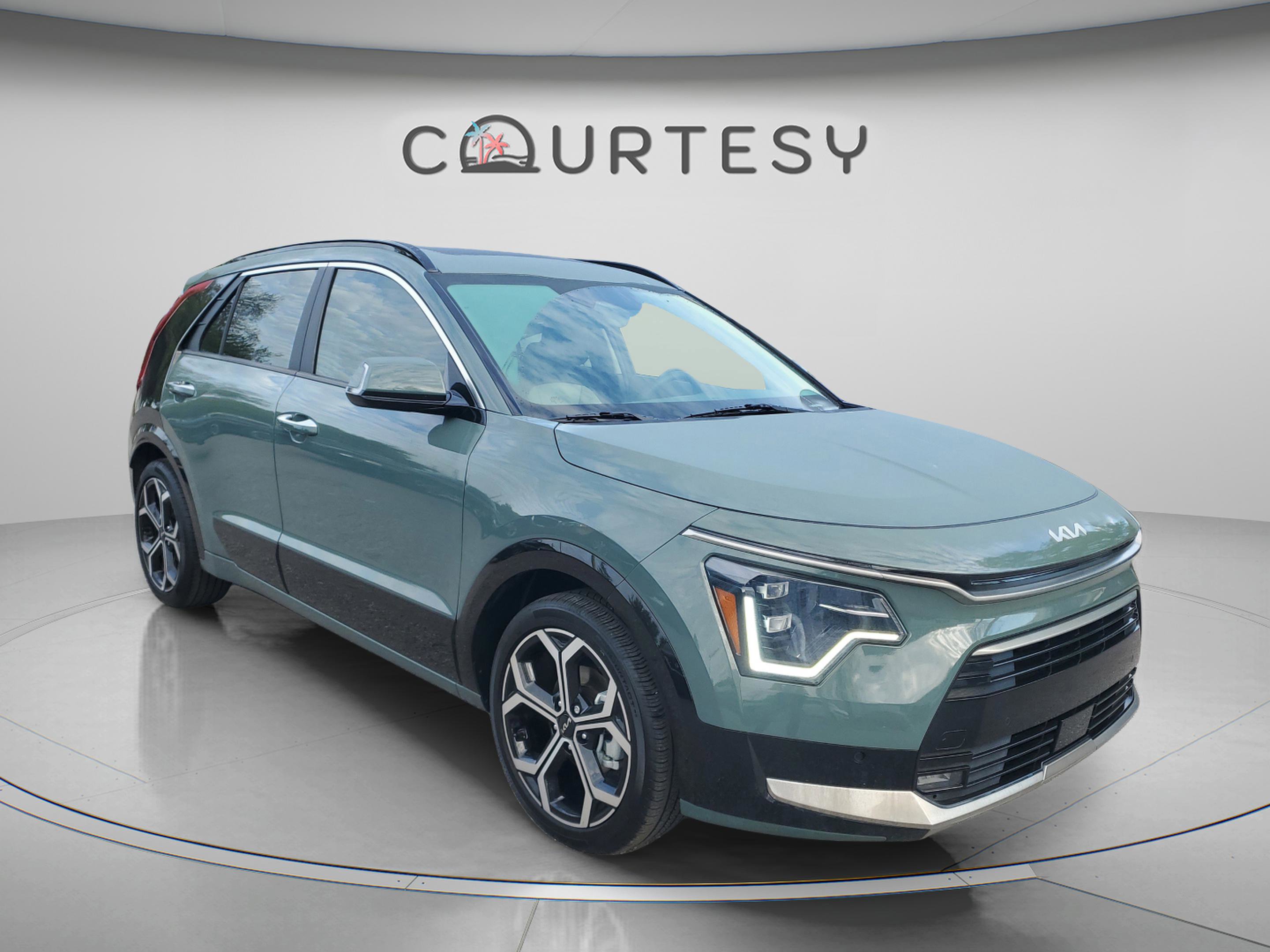 Certified 2024 Kia Niro SX Touring image 5