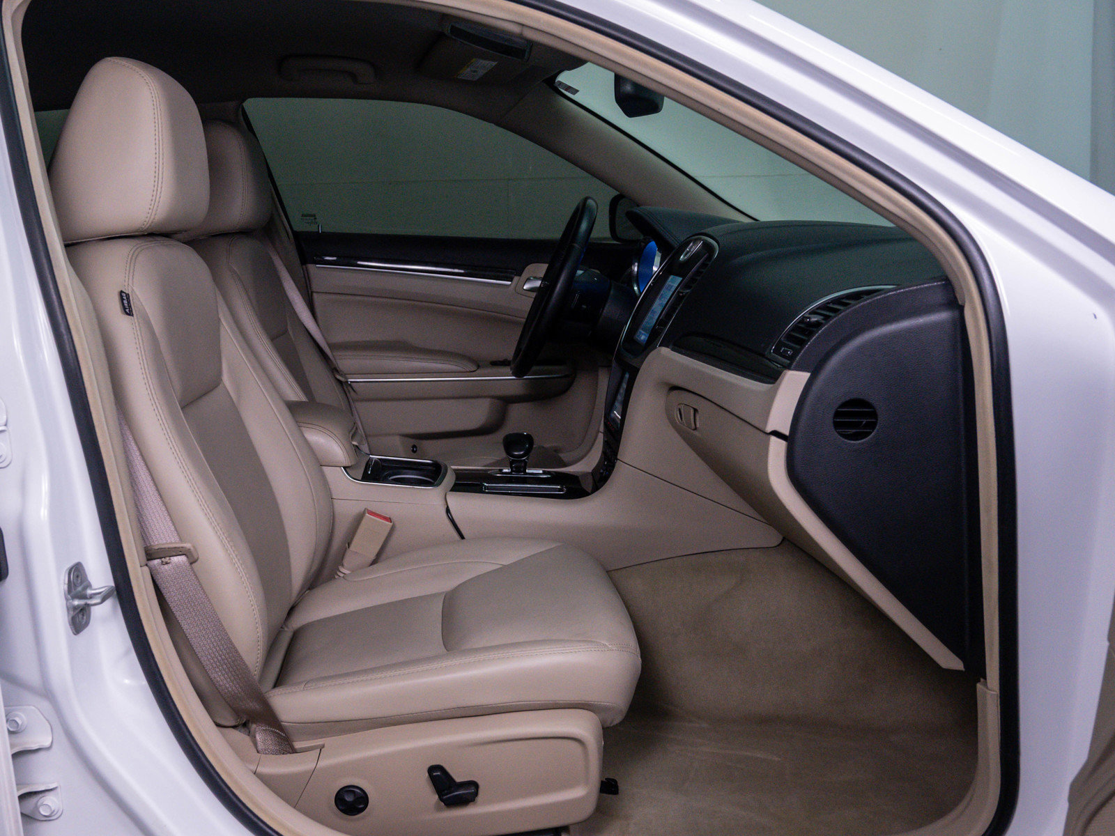 Used 2012 Chrysler 300 Limited RWD image 10