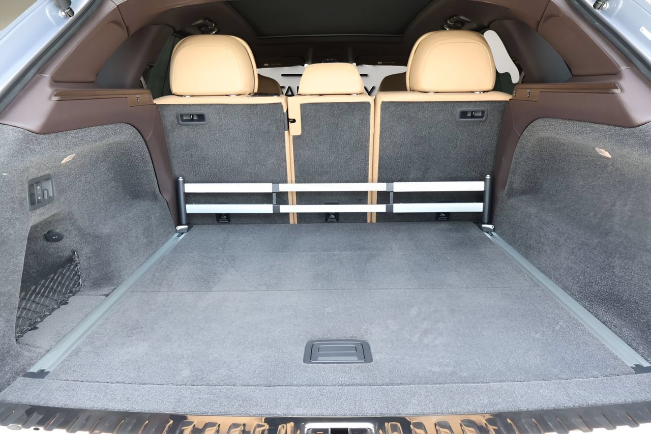 Used 2025 Bentley Bentayga Extended Wheelbase AWD/4WD image 17