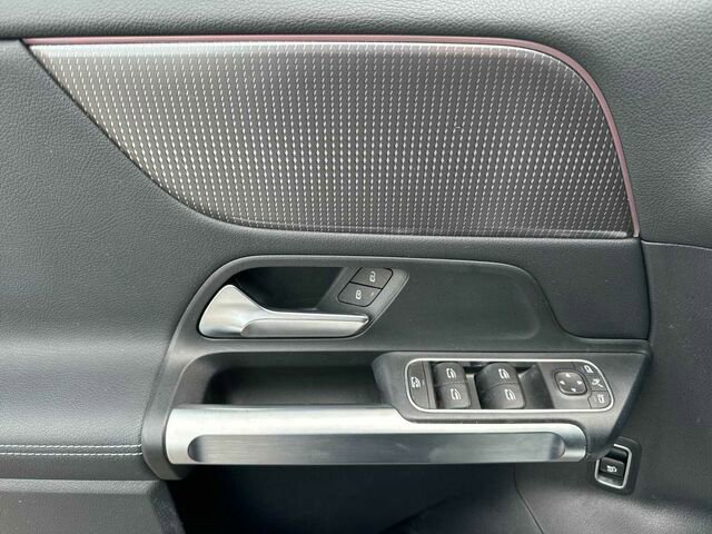 Used 2022 Mercedes-Benz EQB 300 4MATIC w/ Exclusive Package image 11