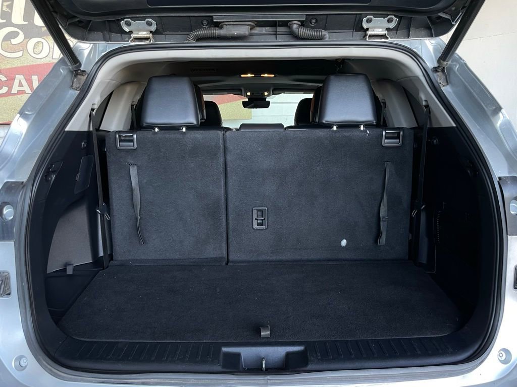 Used 2020 Toyota Highlander XLE image 26