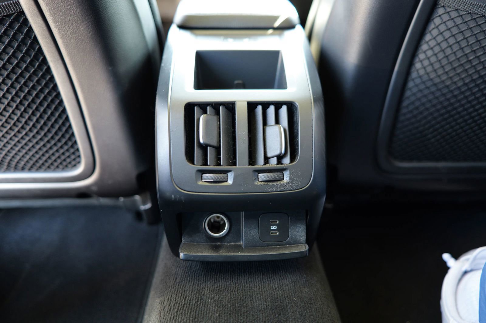 Used 2021 Volvo S90 T6 Momentum image 33