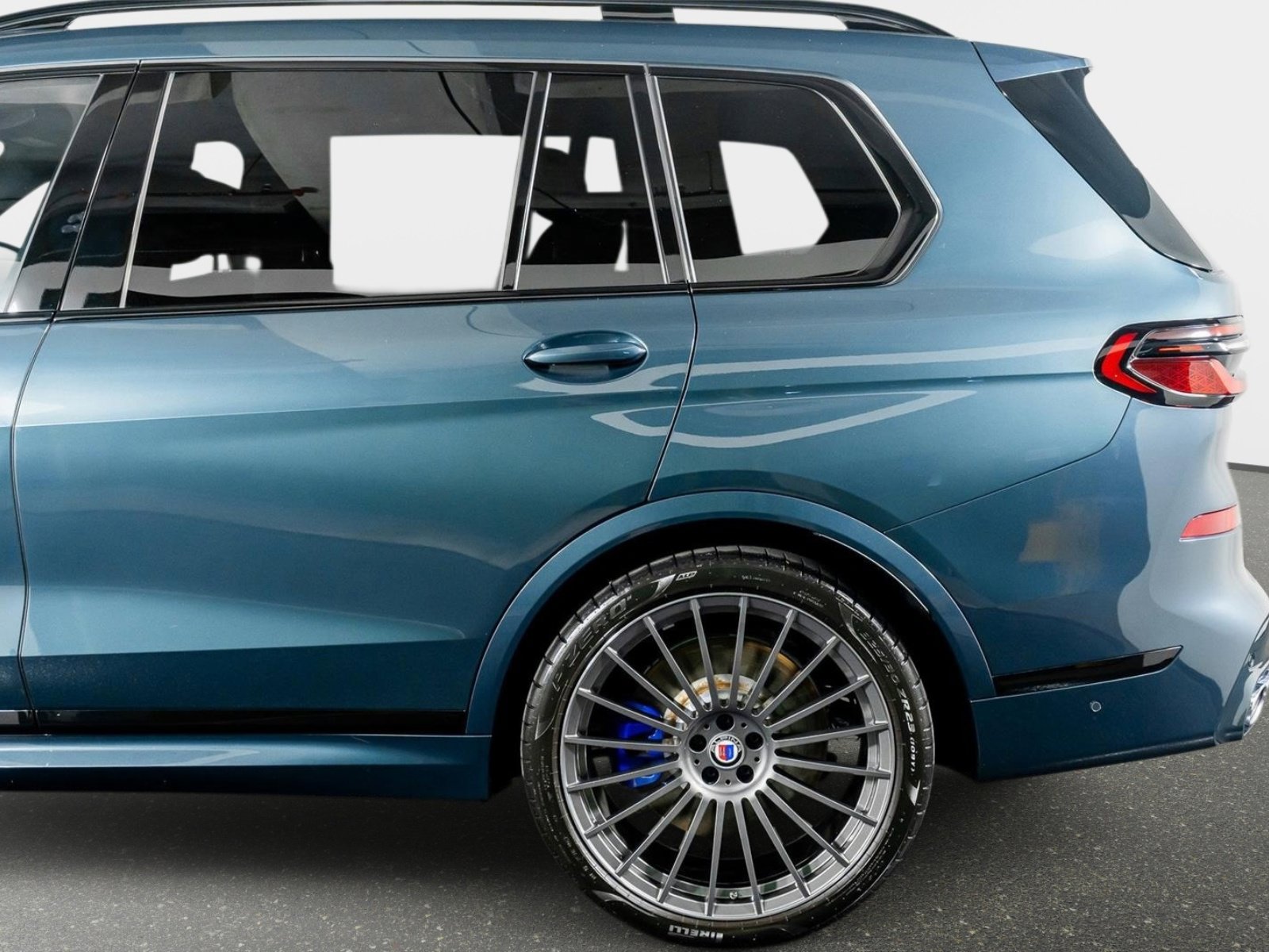 Used 2025 BMW ALPINA XB7 AWD/4WD image 14