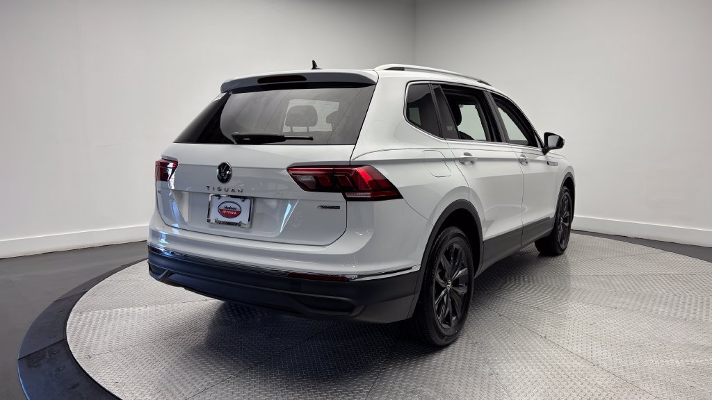 Used 2024 Volkswagen Tiguan SE w/ Panoramic Sunroof Package AWD/4WD image 41