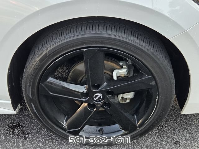 Used 2025 Nissan Sentra SR w/ SR Premium Package FWD image 19