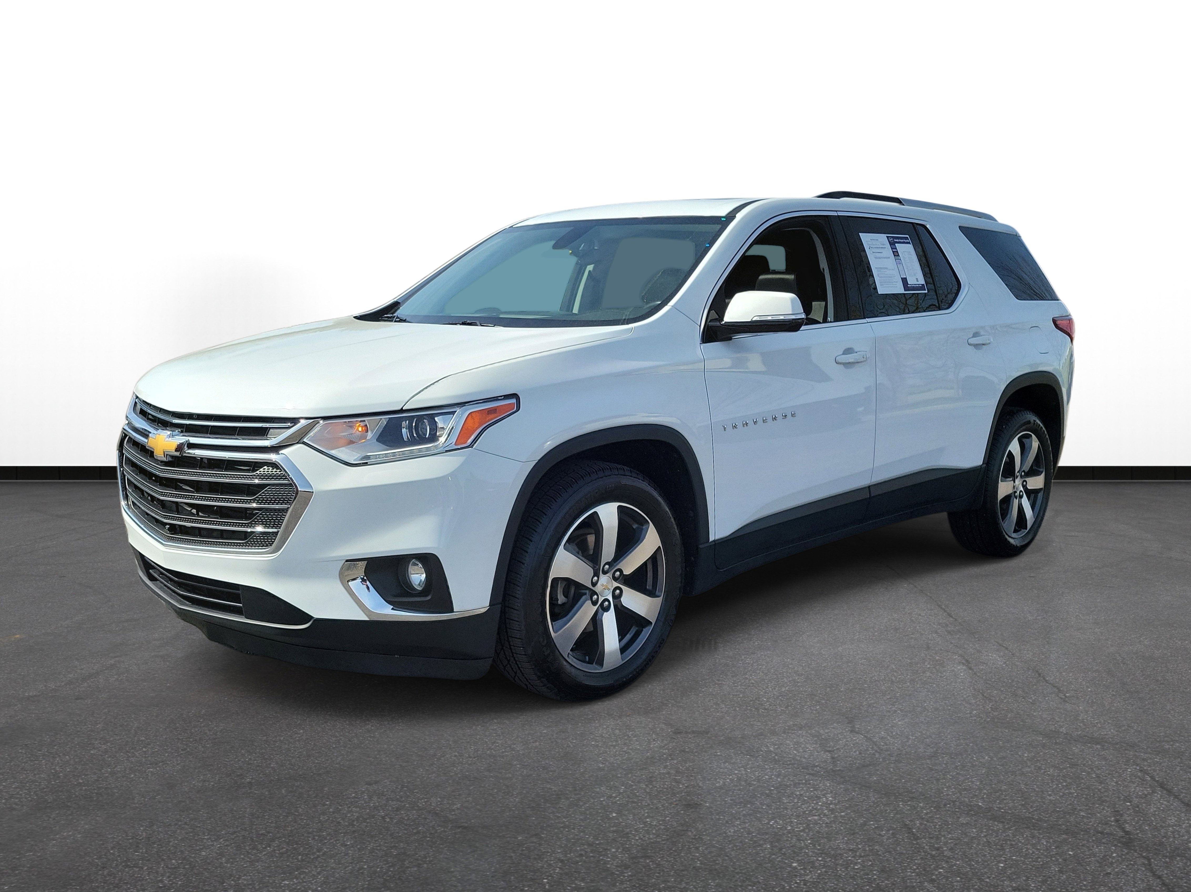 Used 2018 Chevrolet Traverse LT image 2