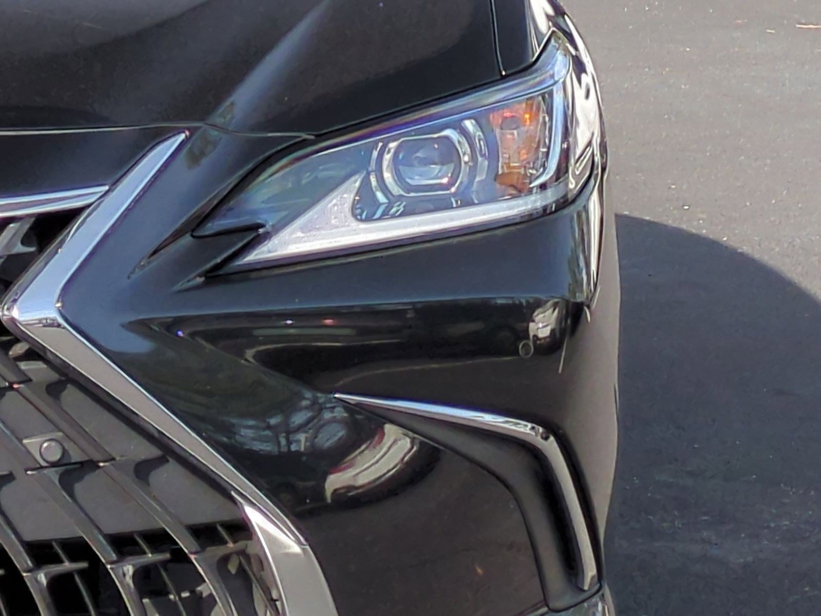 Used 2024 Lexus ES 300h w/ Technology Package image 6