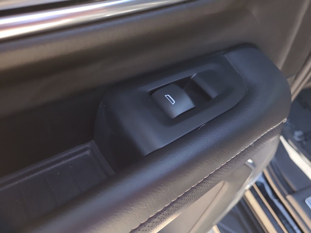 Used 2023 GMC Yukon SLT image 16