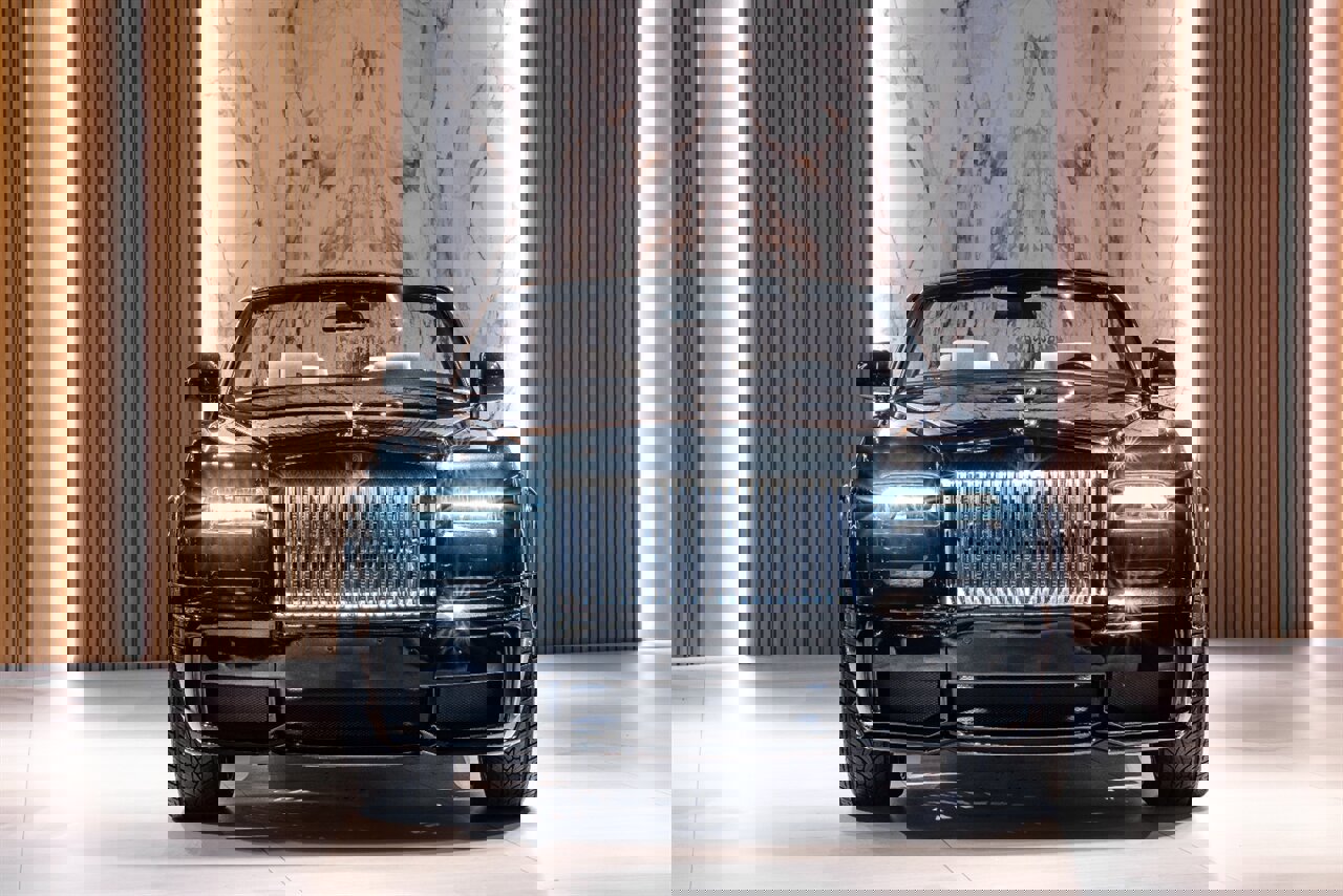 Used 2015 Rolls-Royce Phantom Drophead Coupe image 4