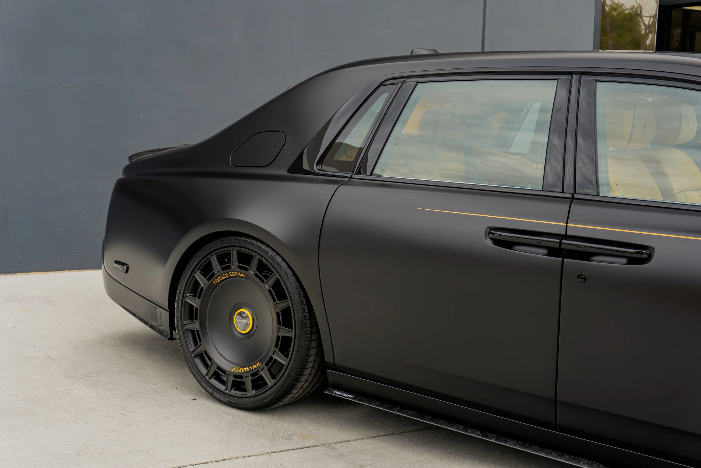 Used 2027 Rolls-Royce Phantom Sedan RWD image 44