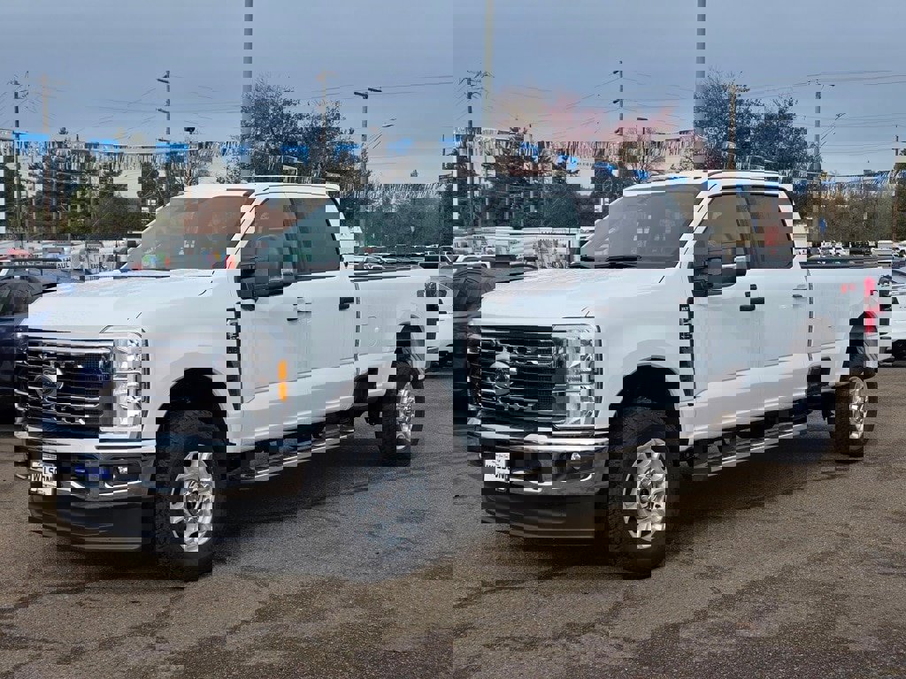 New 2025 Ford F350 XLT w/ 360-Degree Camera Package