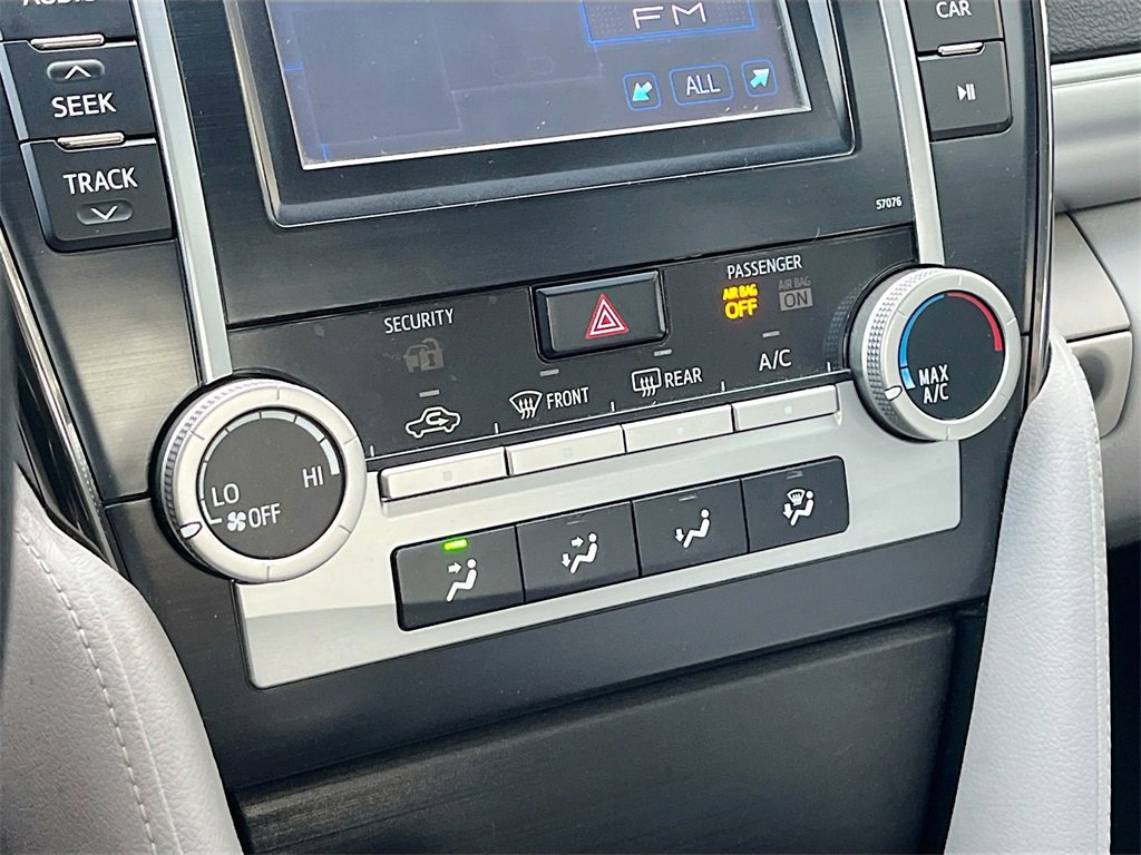 Used 2013 Toyota Camry L image 14