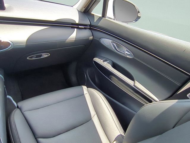 Used 2025 Genesis GV70 2.5T AWD/4WD image 13