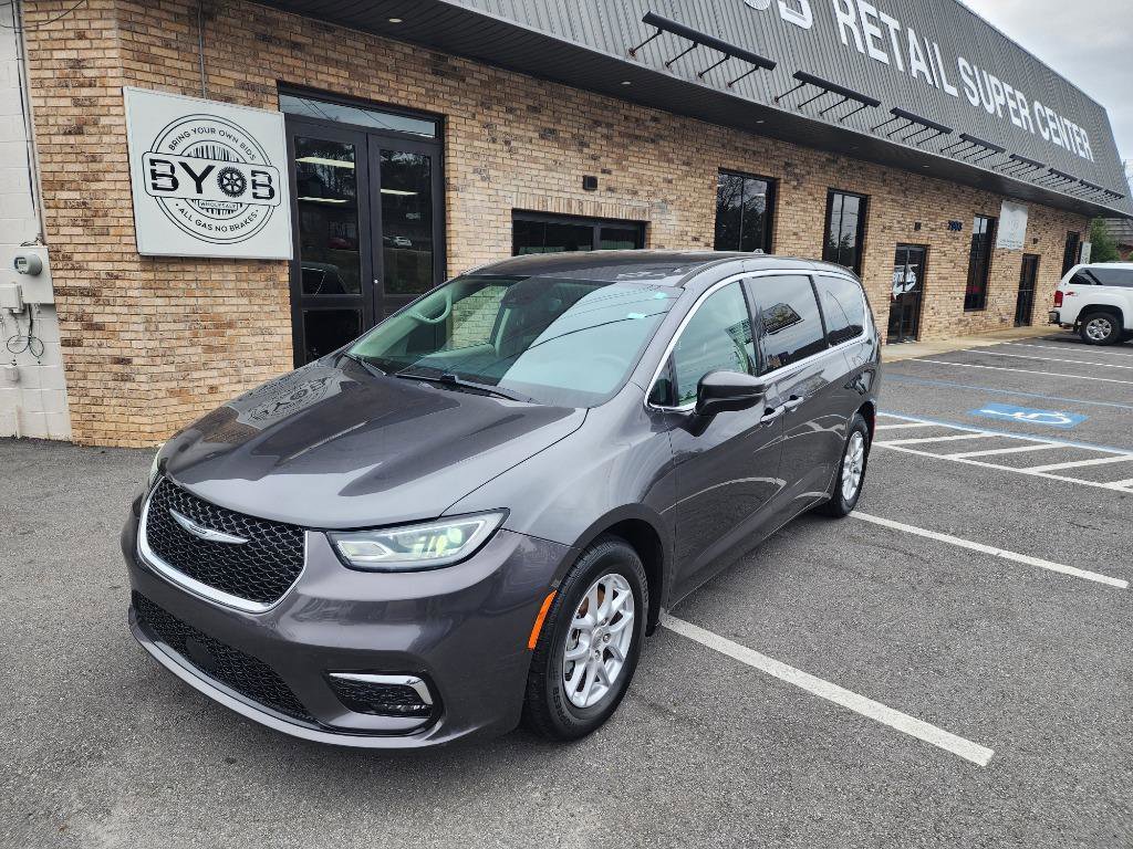 Used 2023 Chrysler Pacifica Touring-L image 1