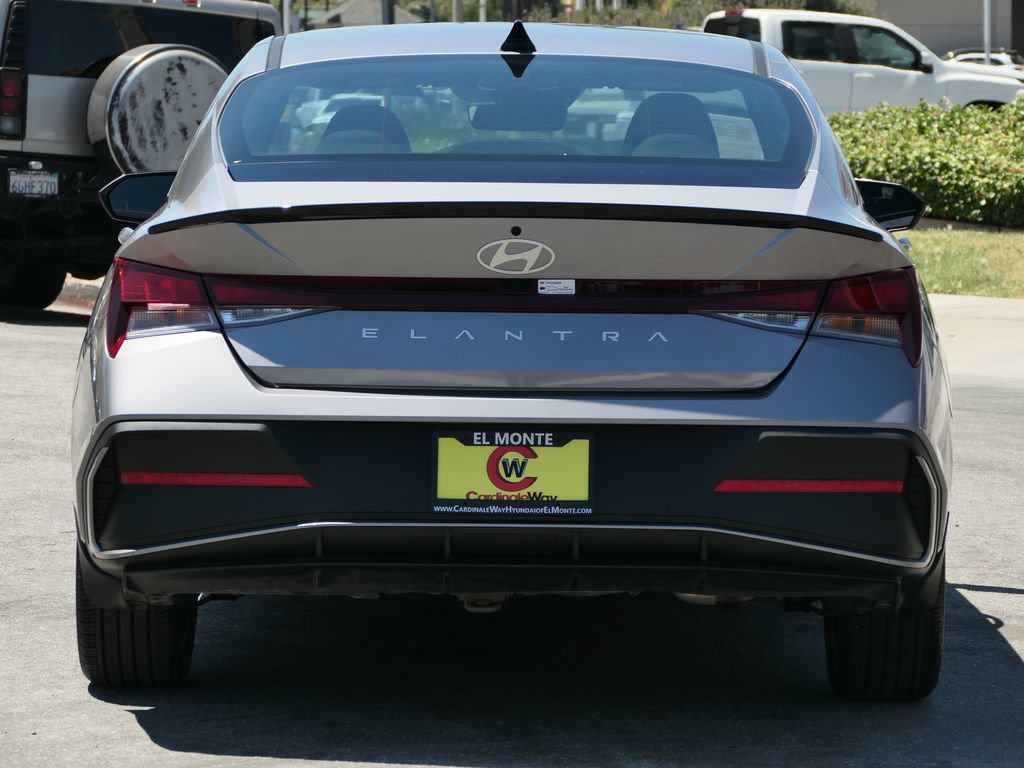 Certified 2025 Hyundai Elantra Sport FWD image 4