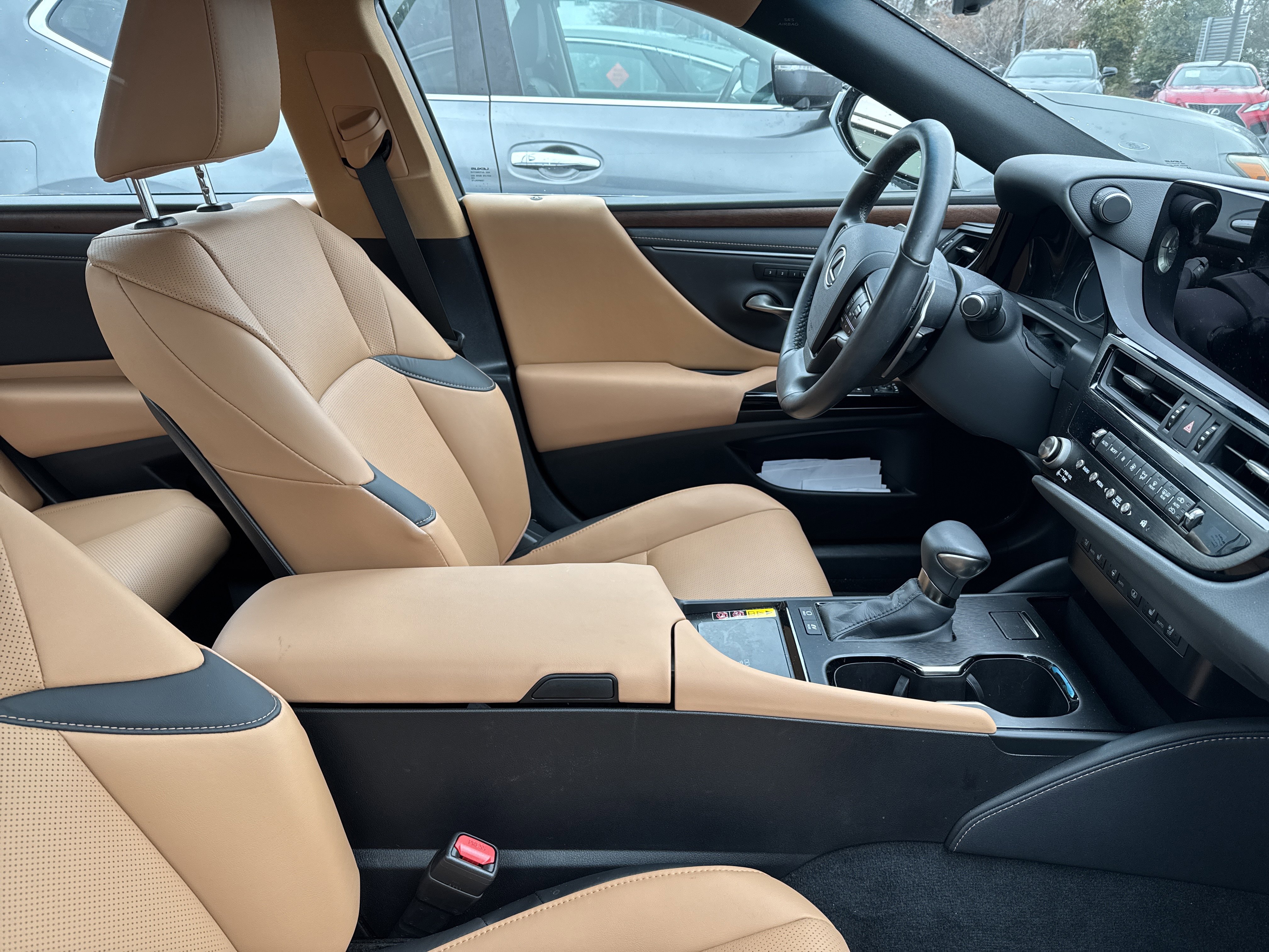 Certified 2024 Lexus ES 300h w/ Premium Package image 10