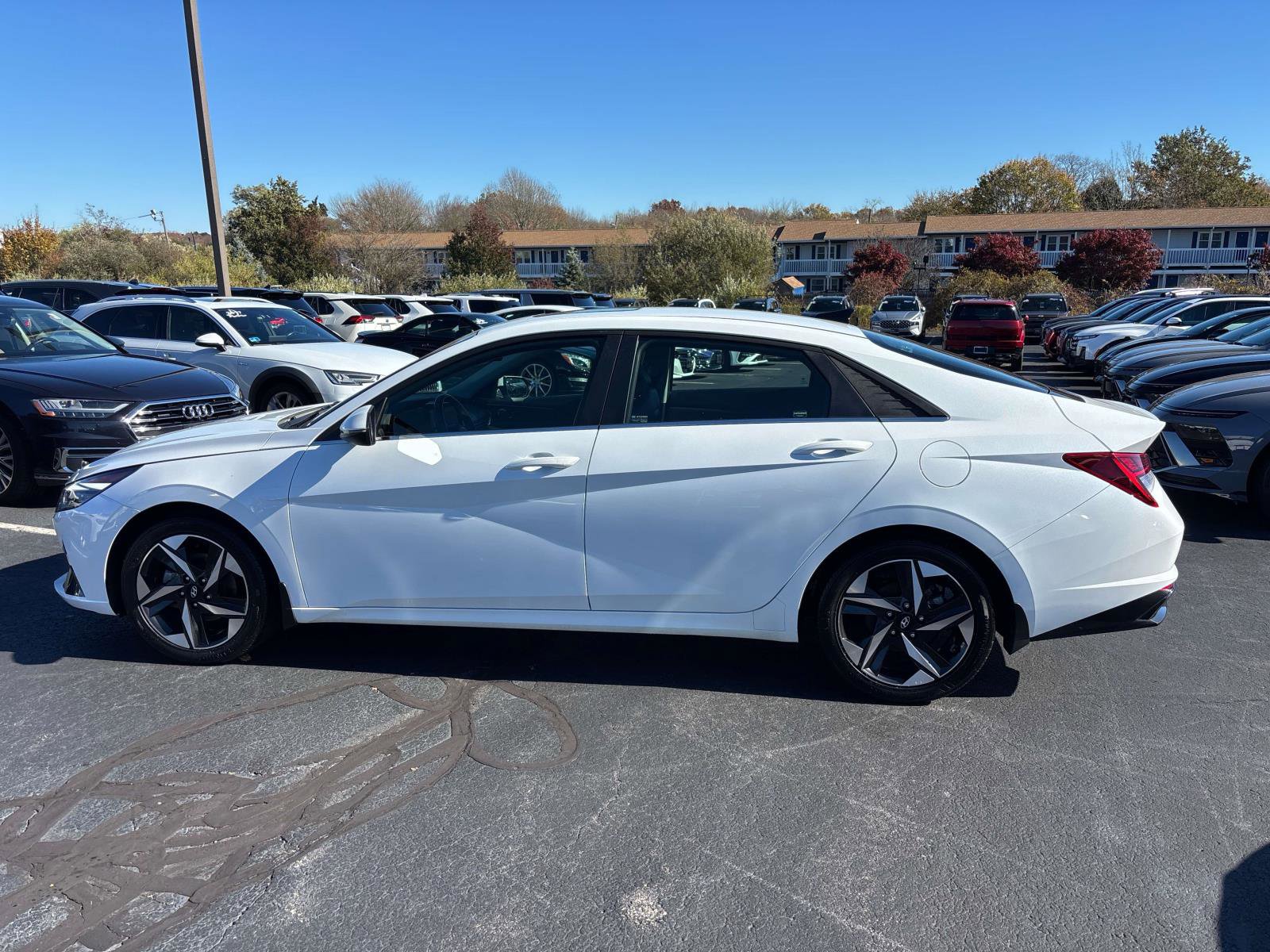 Used 2021 Hyundai Elantra Limited FWD image 2