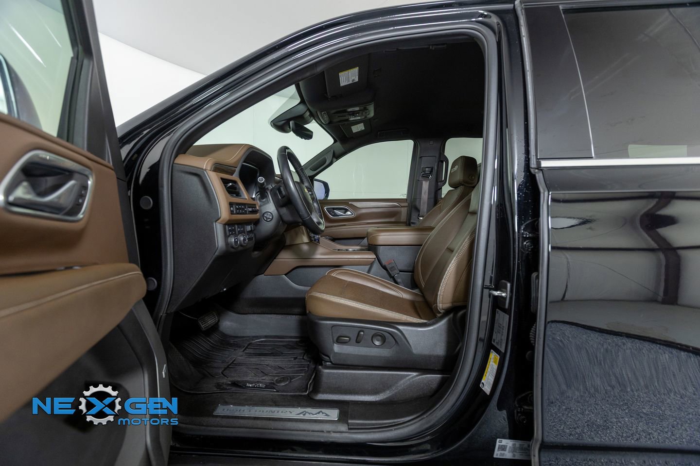 Used 2024 Chevrolet Suburban High Country w/ Advanced Technology Package image 11