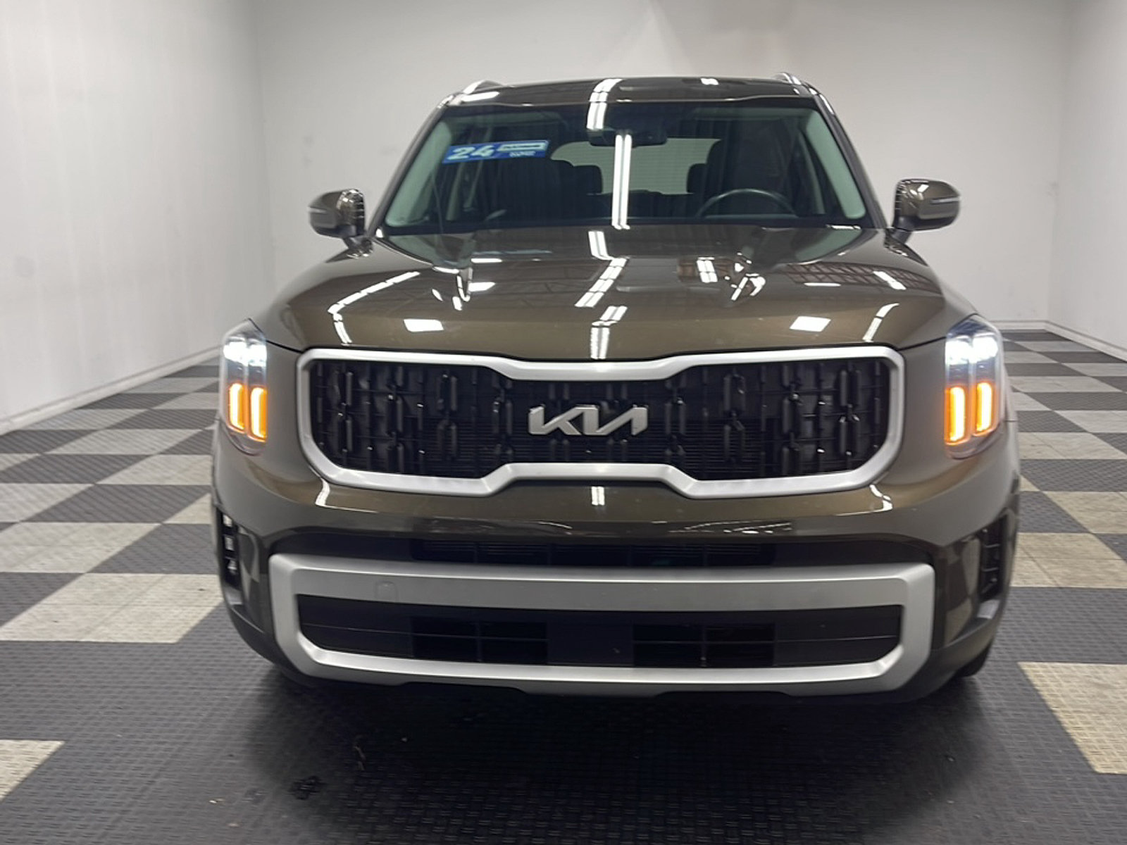 Used 2024 Kia Telluride EX w/ EX Captain's Chair Package AWD/4WD image 26