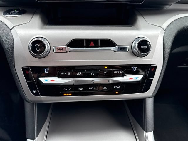 Used 2020 Ford Explorer XLT w/ Equipment Group 202A AWD/4WD image 16