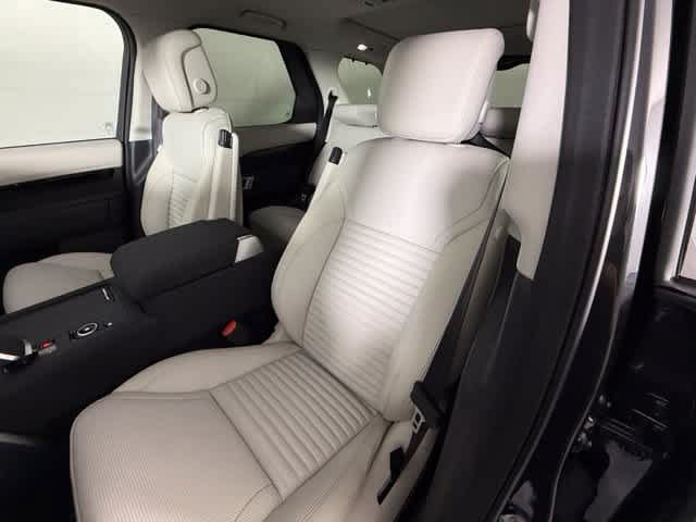 New 2026 Land Rover Discovery S AWD/4WD image 6