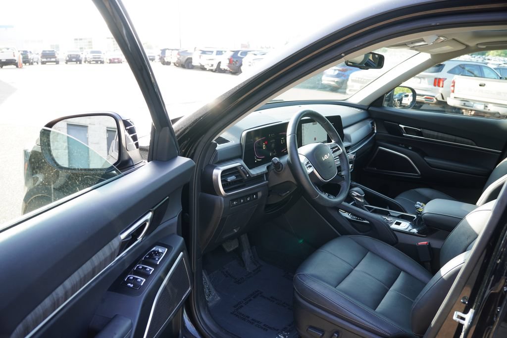 Certified 2024 Kia Telluride EX w/ EX Captain's Chair Package AWD/4WD image 14