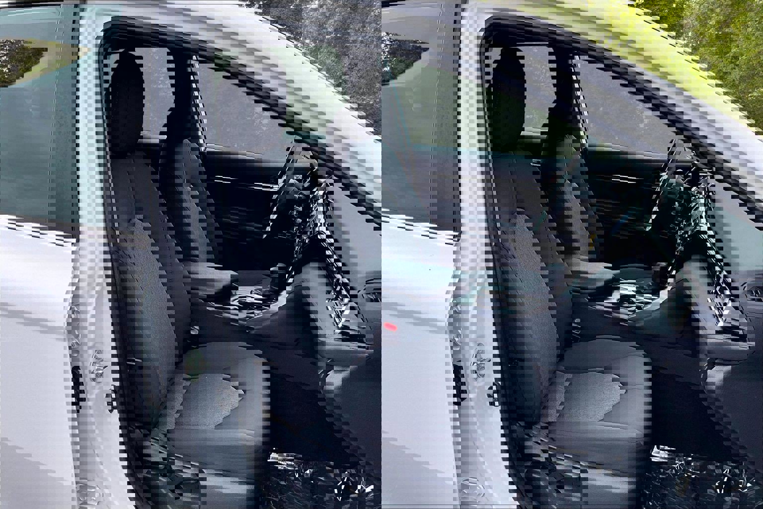 Used 2020 Toyota Camry LE image 32