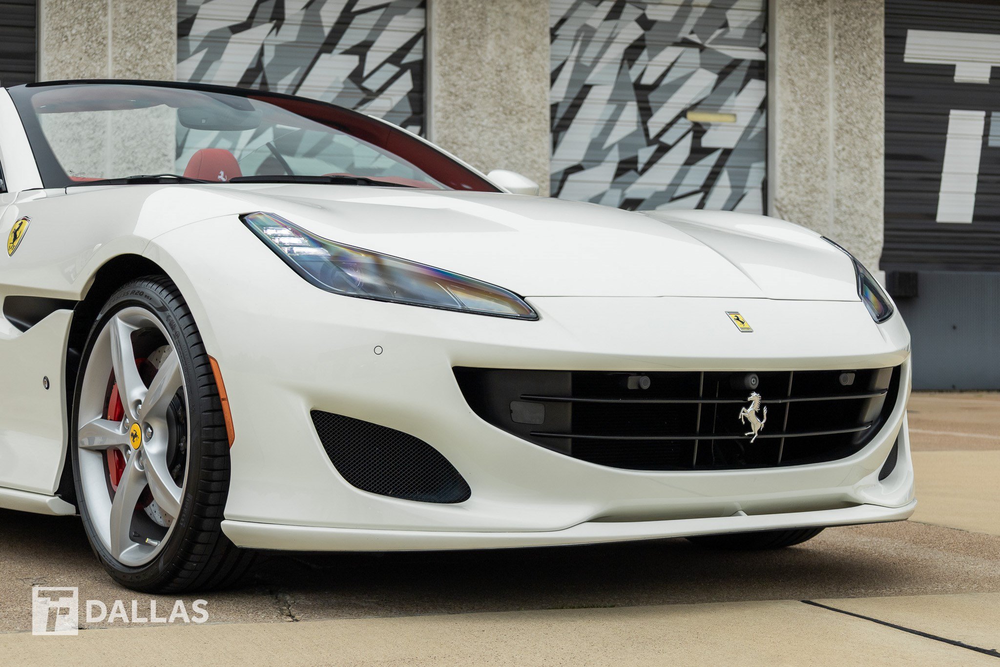 Used 2019 Ferrari Portofino RWD image 3