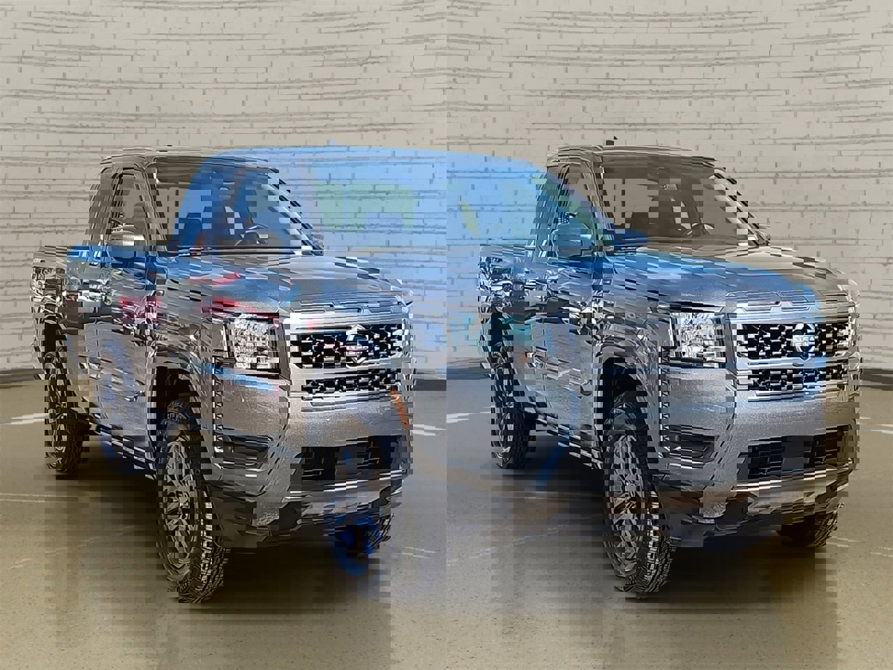 Used 2025 Nissan Frontier SV image 3