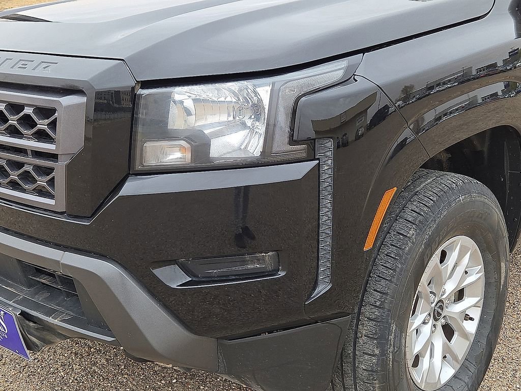 Used 2024 Nissan Frontier SV image 9