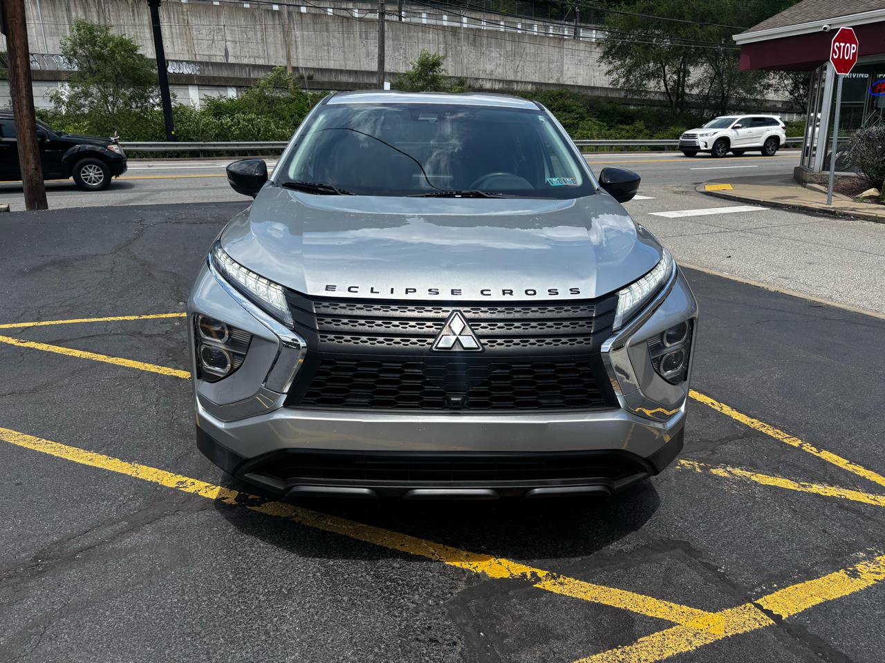 Used 2023 Mitsubishi Eclipse Cross LE AWD/4WD image 2