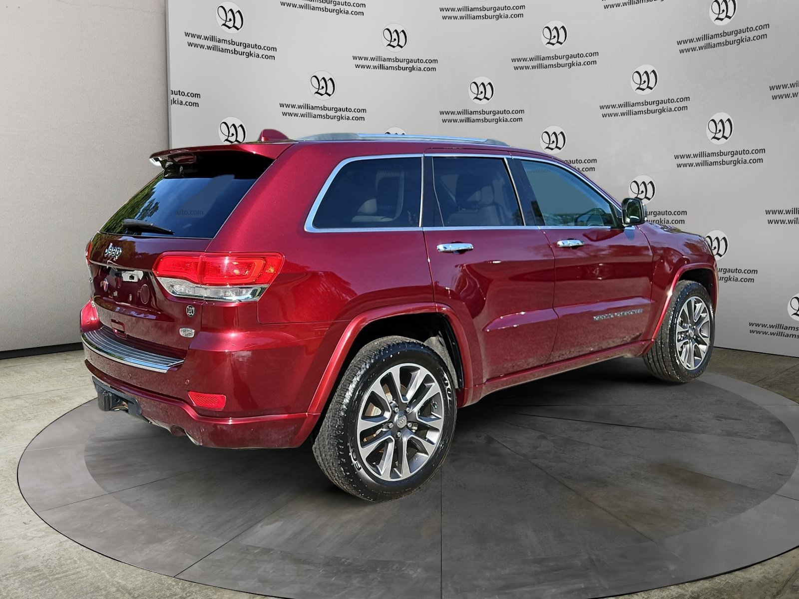 Used 2018 Jeep Grand Cherokee Overland AWD/4WD image 5