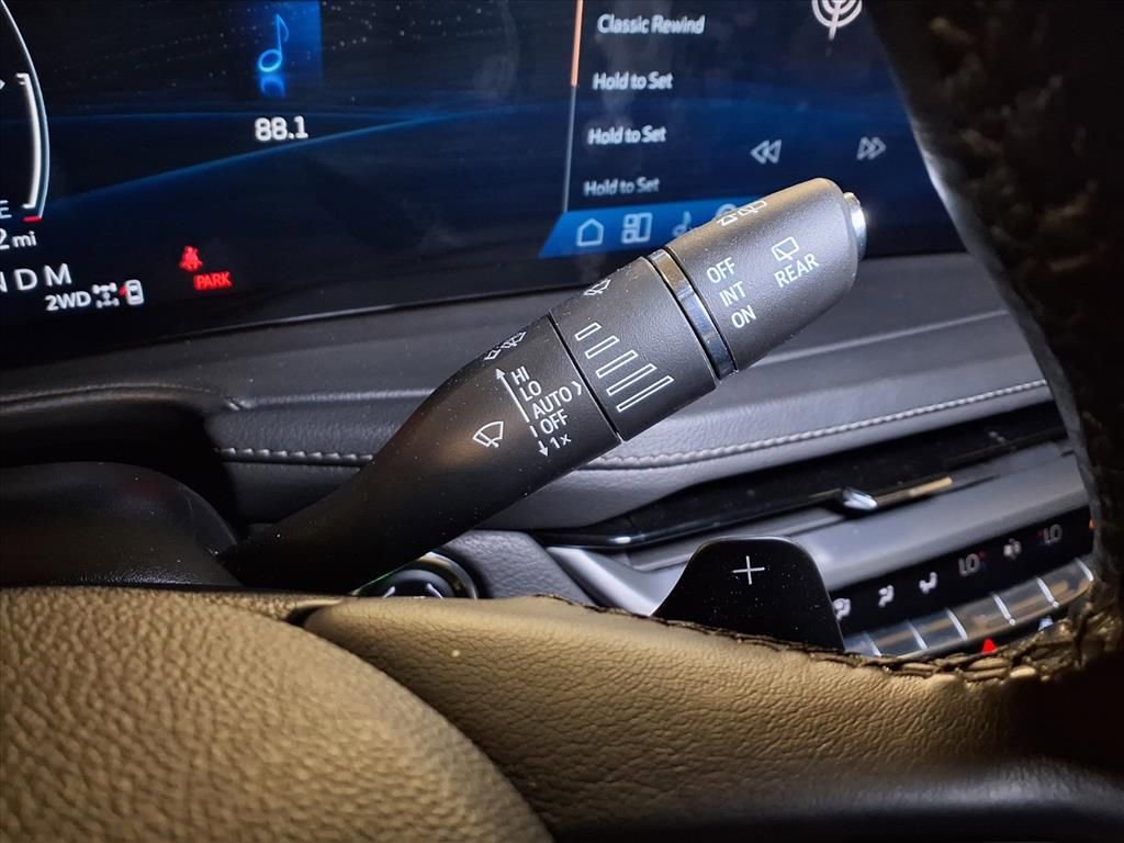 Used 2024 Cadillac XT4 Premium Luxury image 10