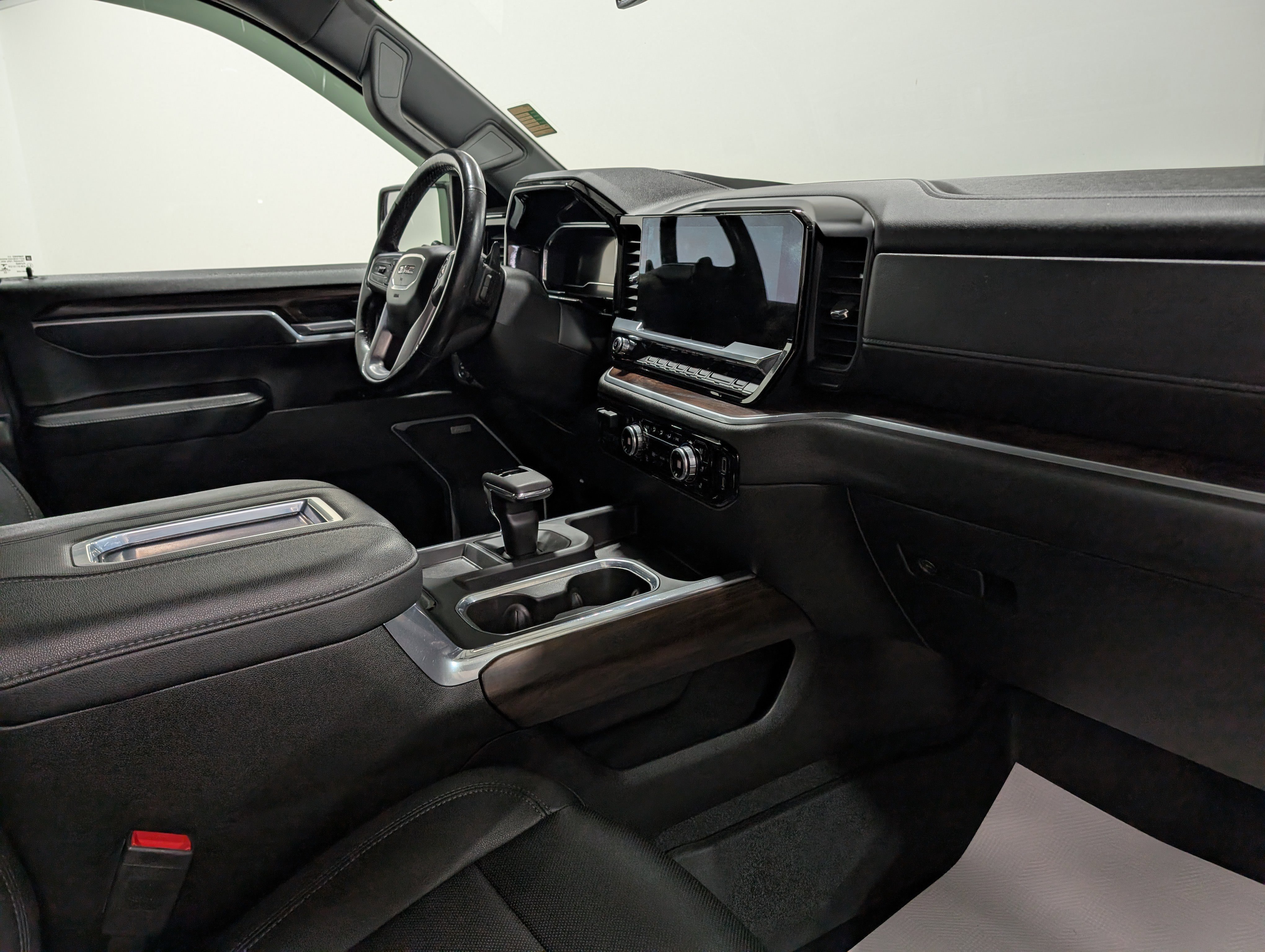 Used 2022 GMC Sierra 1500 SLT AWD/4WD image 18