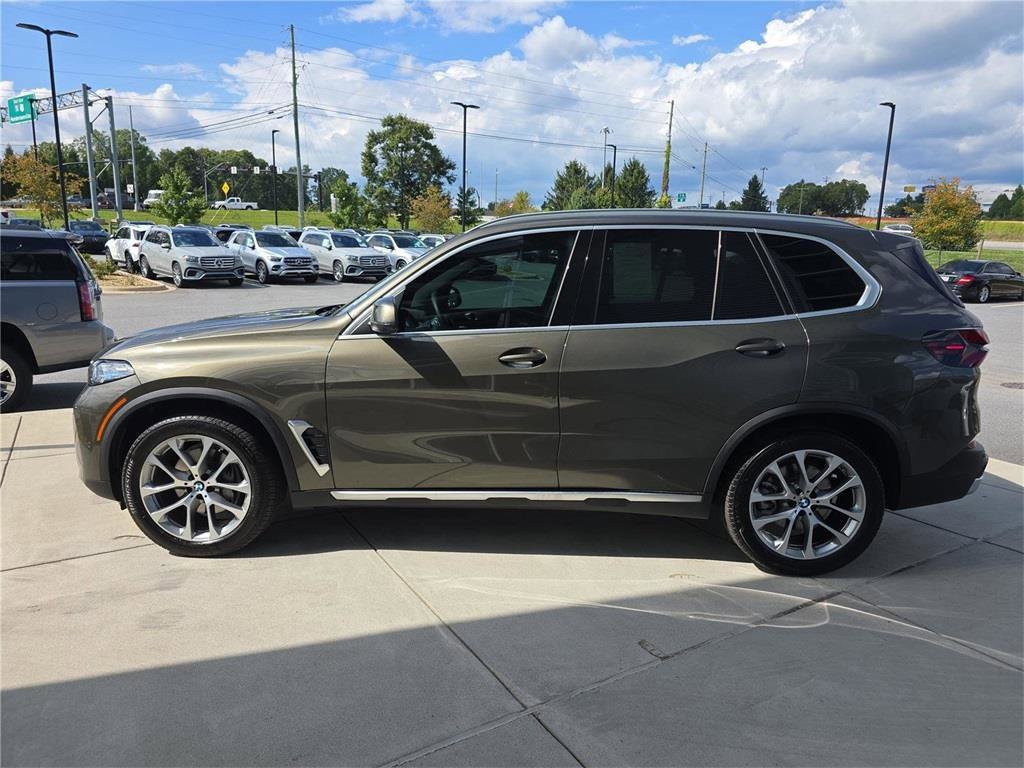 Used 2025 BMW X5 xDrive40i w/ Climate Comfort Package image 9