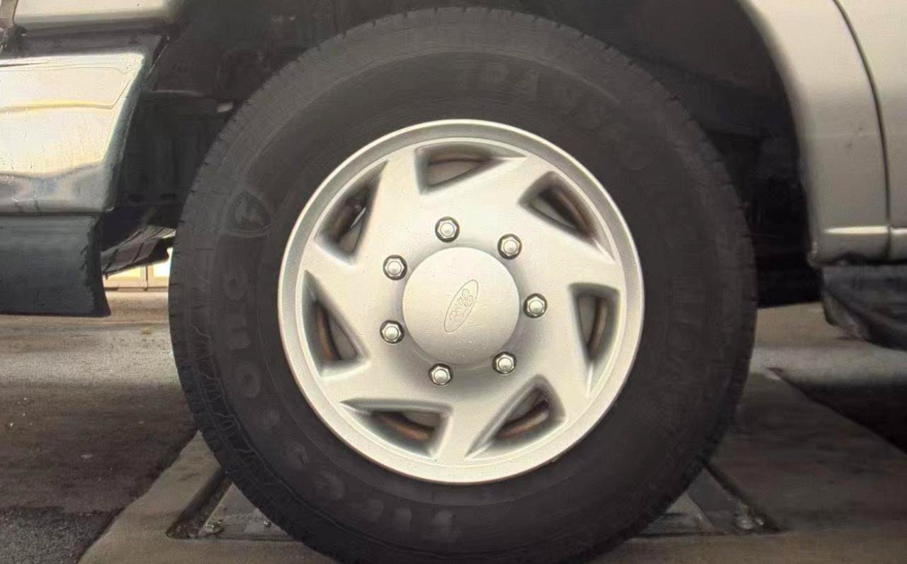 Used 2014 Ford E-350 and Econoline 350 XLT RWD image 9