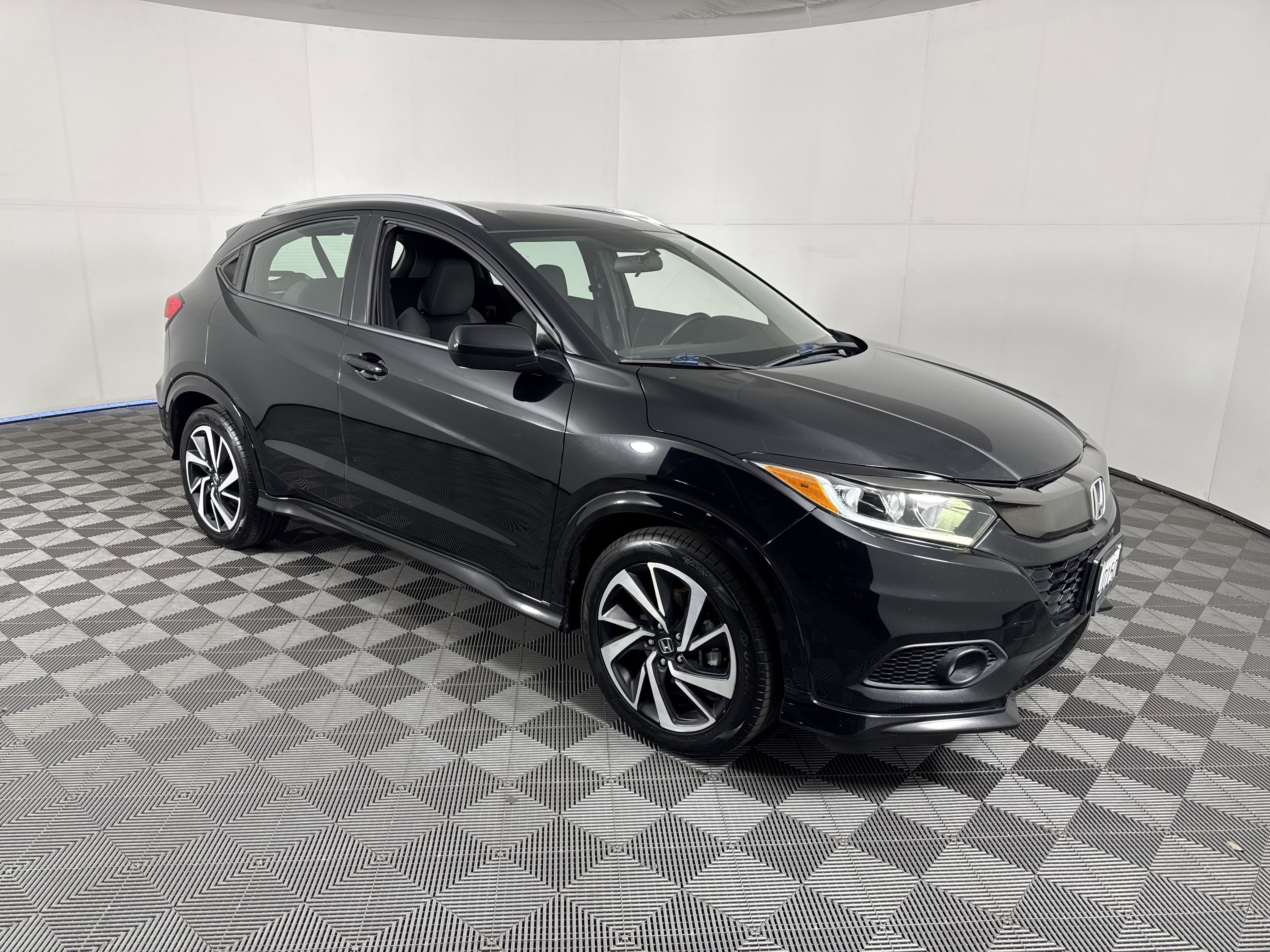 Used 2020 Honda HR-V Sport image 2