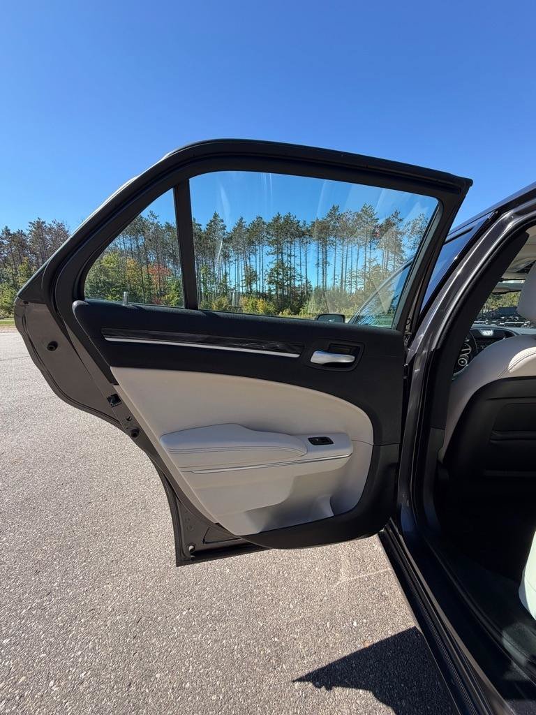 Used 2017 Chrysler 300 Limited w/ Value Package AWD/4WD image 15