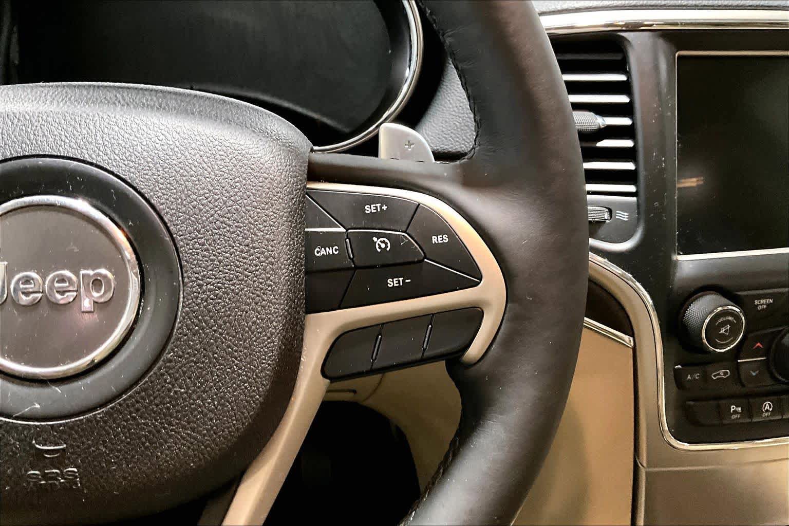 Used 2017 Jeep Grand Cherokee Limited image 24