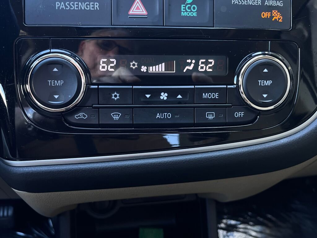 Used 2015 Mitsubishi Outlander GT image 18