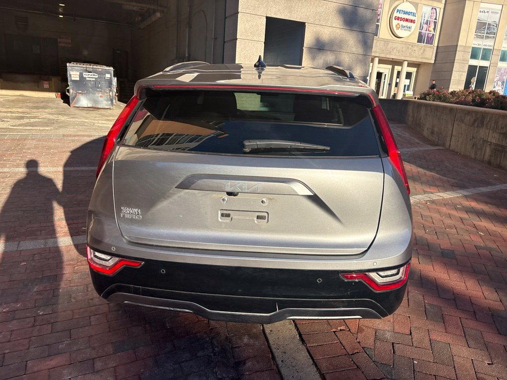 Used 2023 Kia Niro Wave w/ Wave Preserve Package FWD image 4