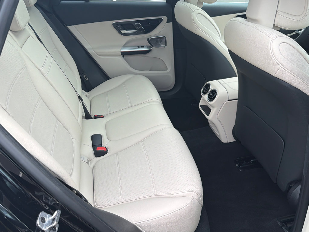 Used 2026 Mercedes-Benz GLC 300 4MATIC image 15
