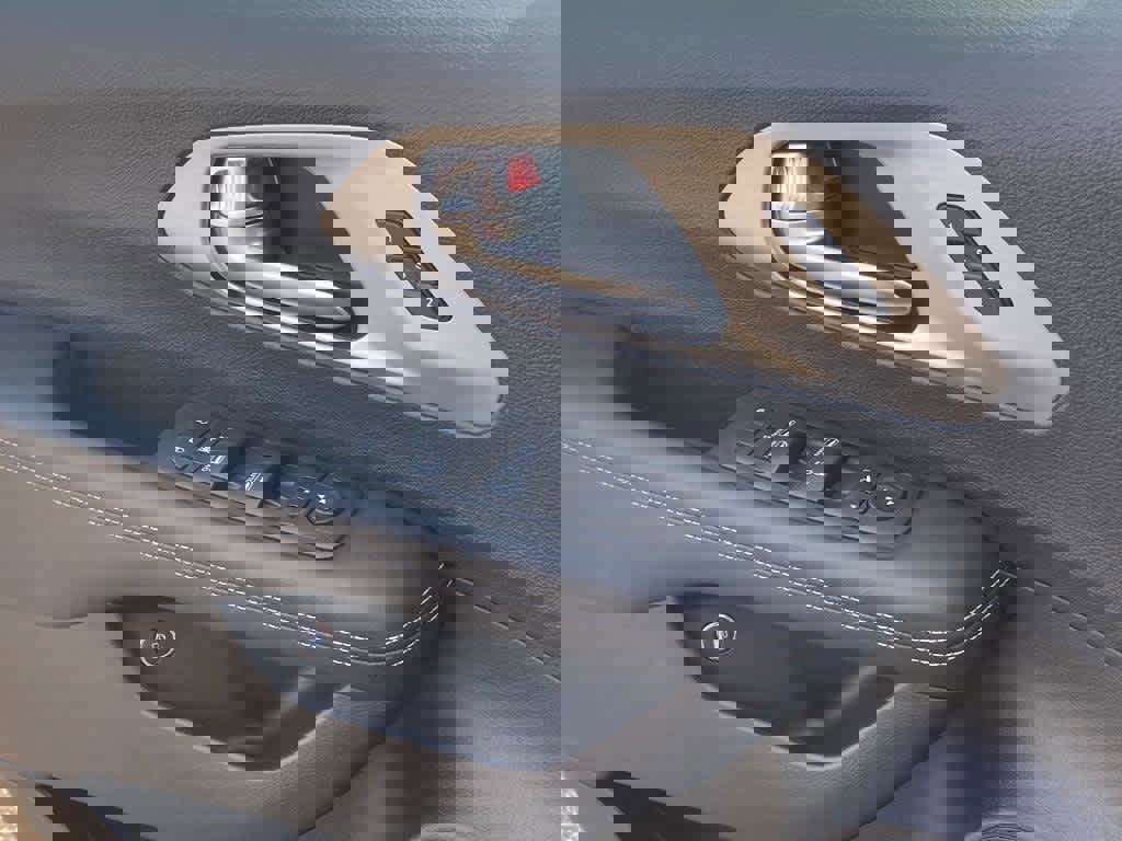 Used 2023 Chrysler Pacifica Limited w/ Uconnect Theater Family Group image 20