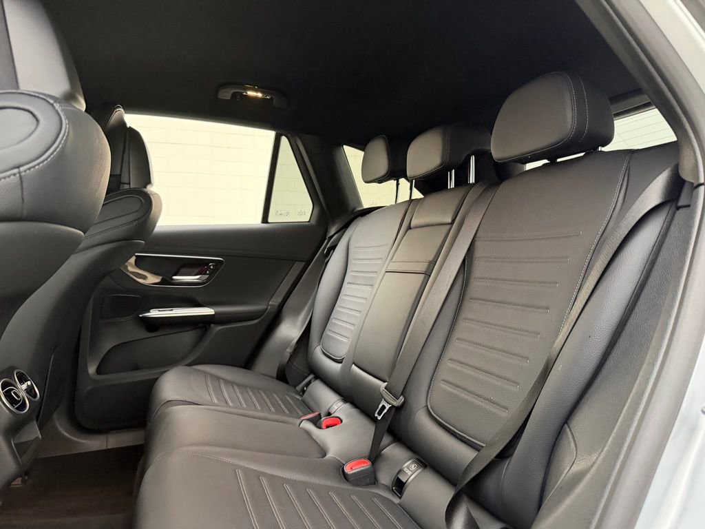 Used 2025 Mercedes-Benz GLC 300 4MATIC image 31