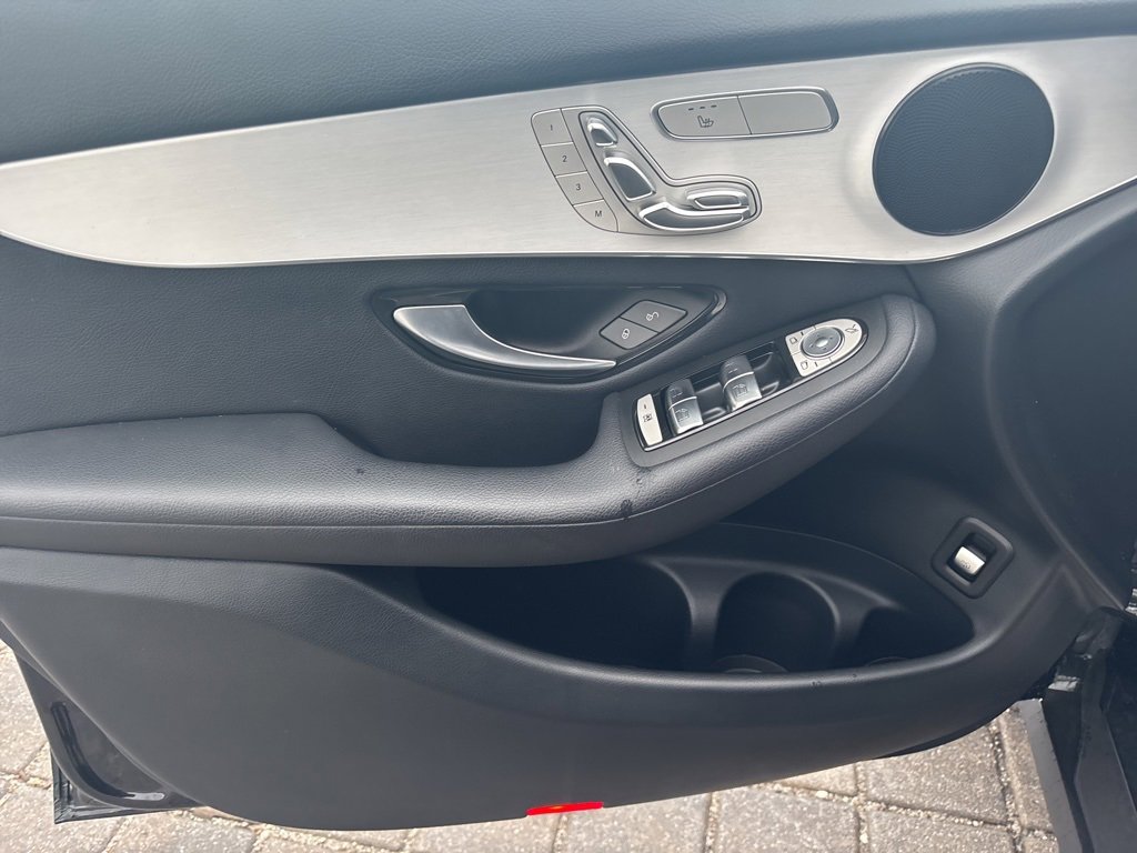 Used 2021 Mercedes-Benz GLC 300 4MATIC image 30