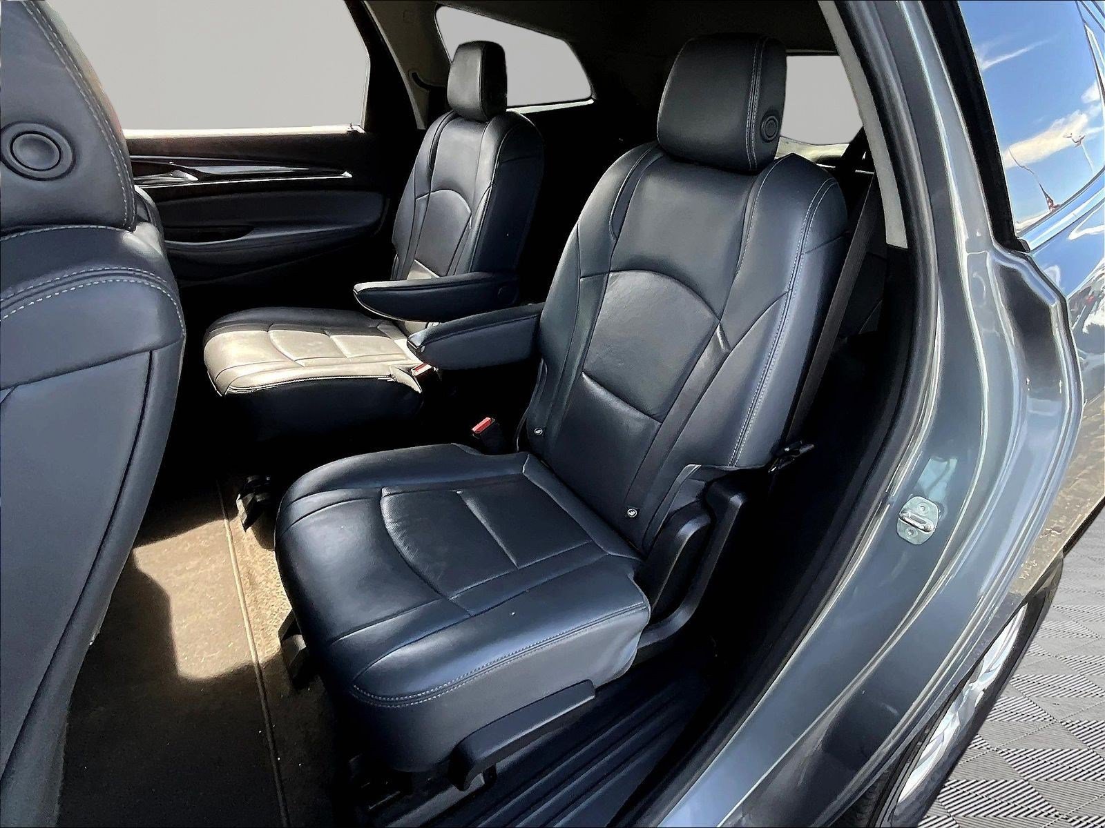 Used 2018 Buick Enclave Essence FWD image 22
