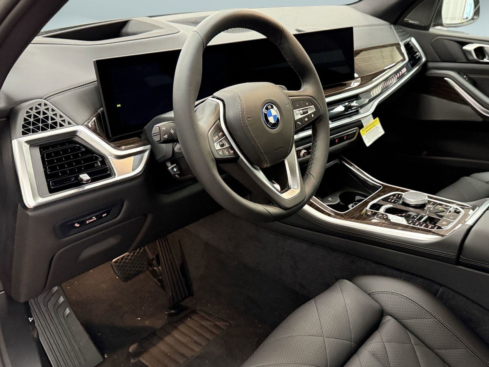 Used 2025 BMW X5 xDrive50e w/ Premium Package image 3