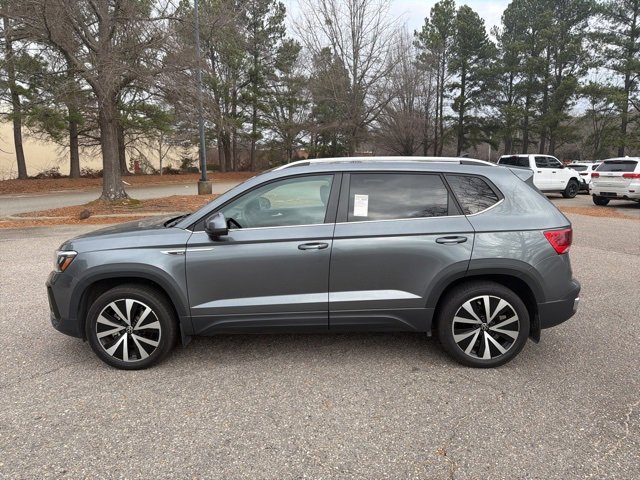 Used 2022 Volkswagen Taos SE image 1