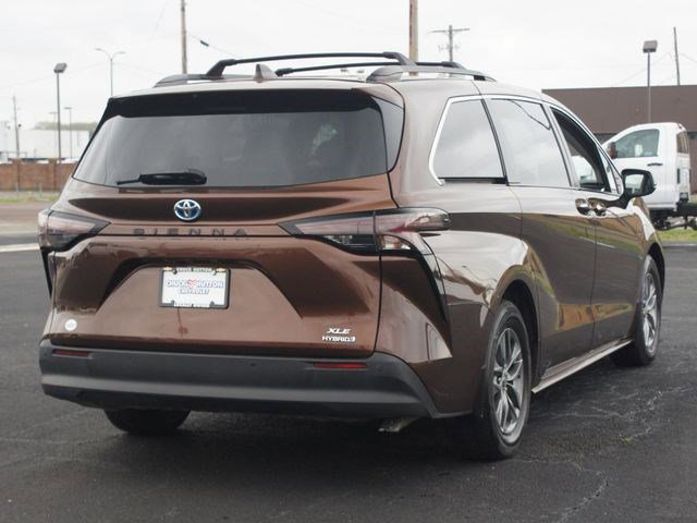 Used 2023 Toyota Sienna XLE image 18
